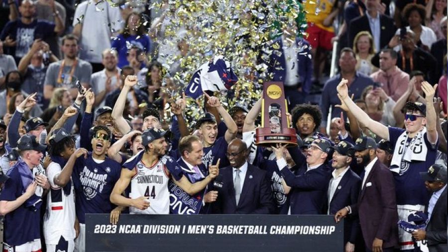 Kolej basketbolunda şampiyon UConn Huskies