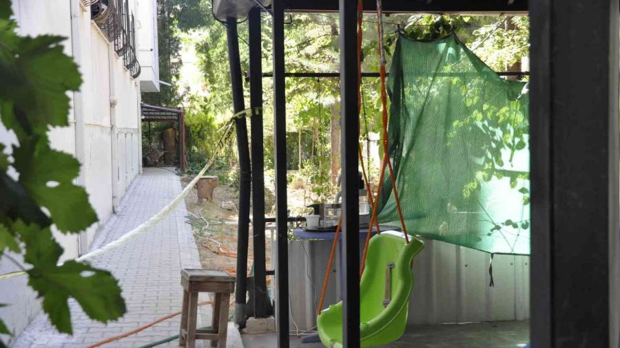 Kuşları ürkütmek için tüfekle ateş açtı, salıncaktaki çocuğu yaraladı