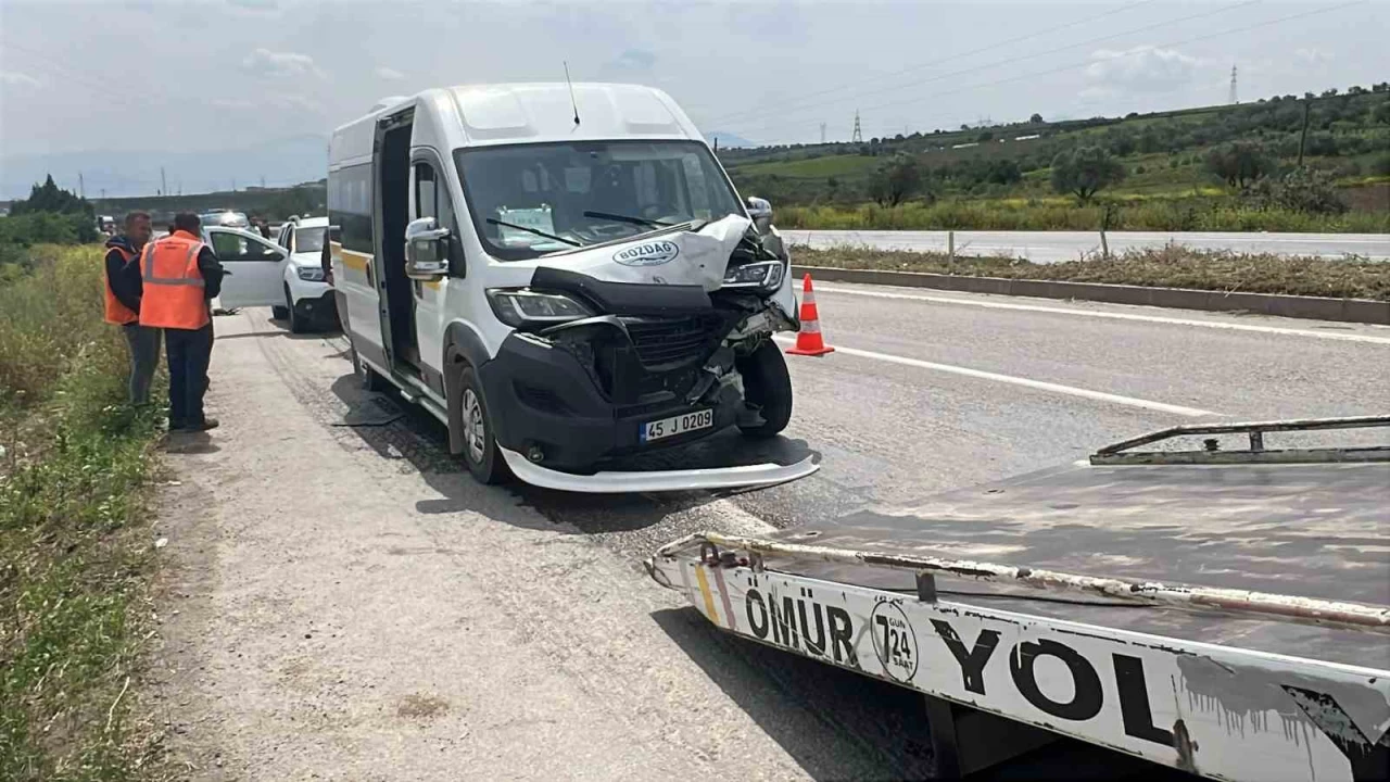 Manisa'da facianın eşiğinden dönüldü: 9 öğrenci yaralandı