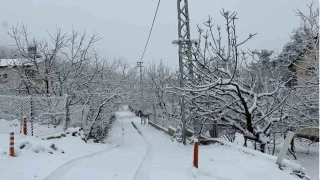 Mersin'de kar birçok mahalle beyaza büründü
