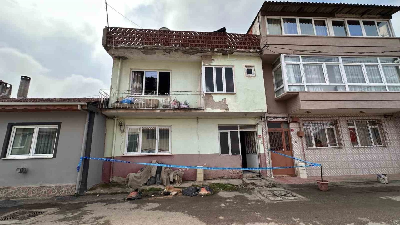 Ocakta bıraktığı yemek 2 evladından etti