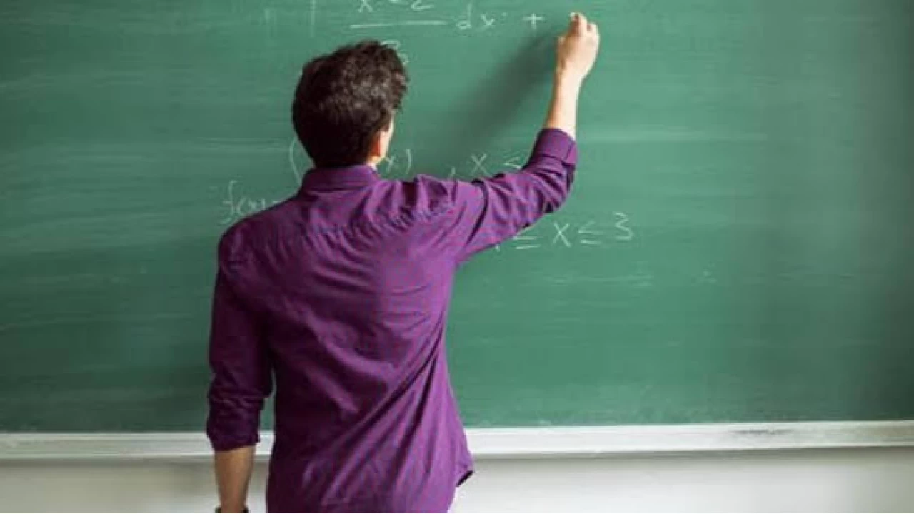 Öğretmenler: Bireyleri eğiten, toplumları şekillendiren rehberler