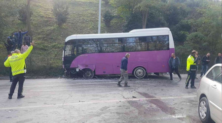 Özel halk otobüsü ile otomobil çarpıştı: 1 ölü, 5 yaralı