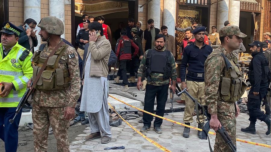 Pakistan'da karakola intihar saldırısı: 10 ölü, 28 yaralı