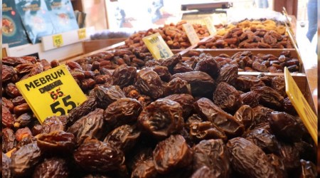 Ramazan'ın gözdesi hurmalar, tezgahları süsledi