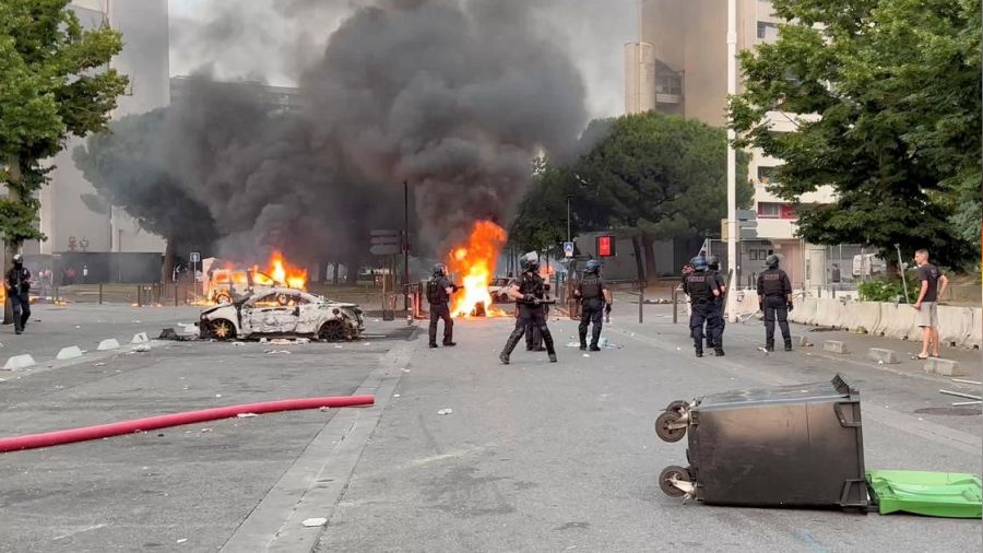 Toplu taşıma saat 21'den itibaren yasaklandı