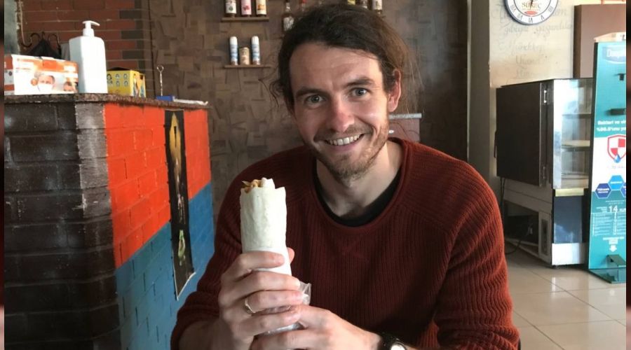 Urfa ciğeri yemek için 5 bin kilometre yol katetti