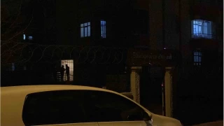 Uzaklaştırma kararı bulunan eve gelerek kendisini yaraladı