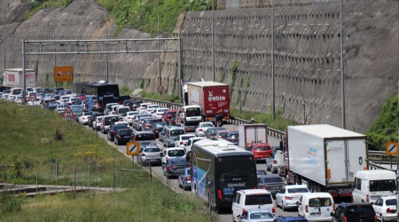 Zincirleme kaza TEM'i kilitledi