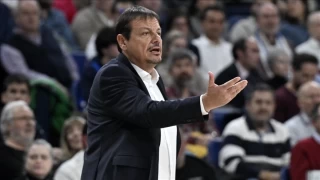 Alman polisi Ergin Ataman' tartaklad 