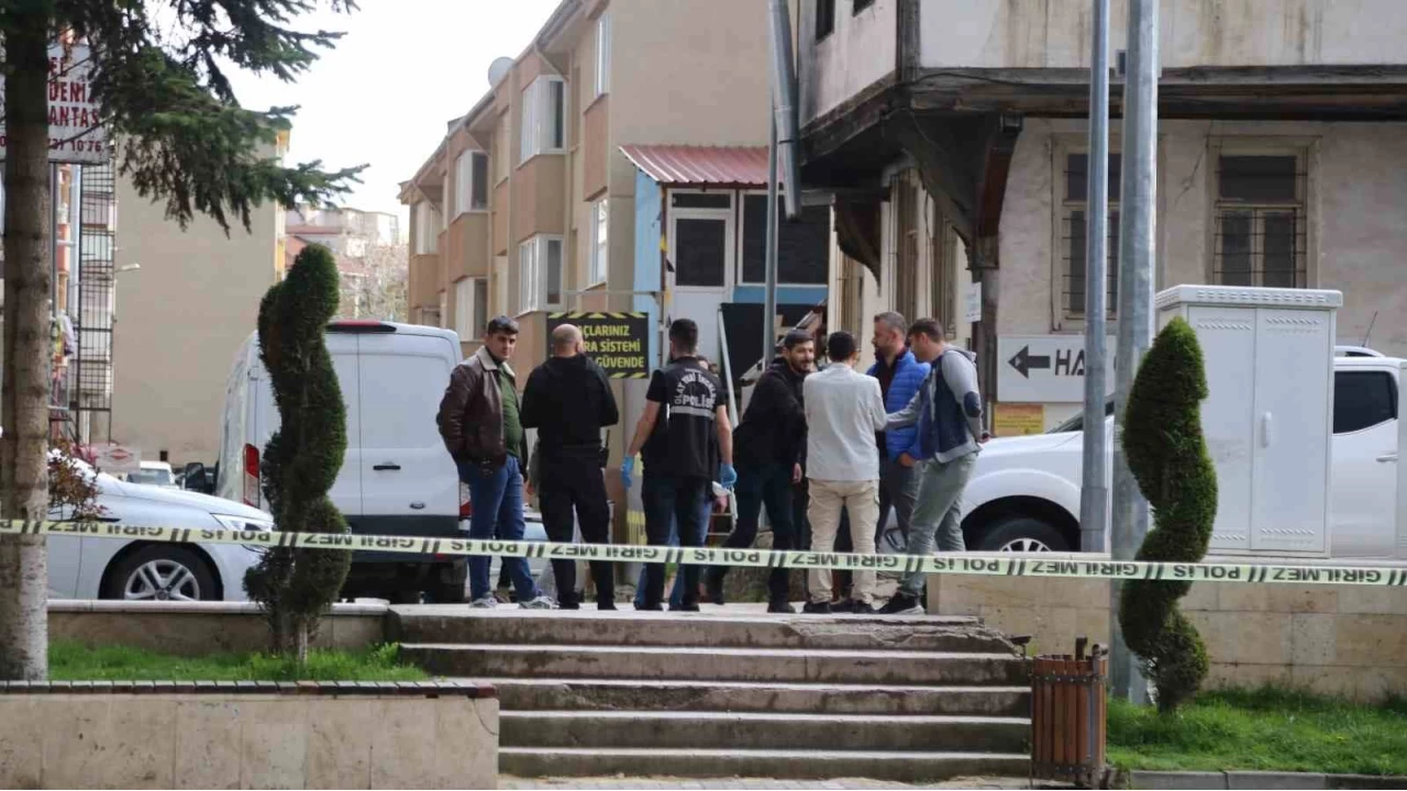 Apartmanda bulunan el bombası polisi alarma geçirdi