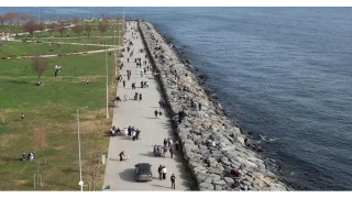 Avcılar'da güneşli havayı fırsat bilenler sahile koştu