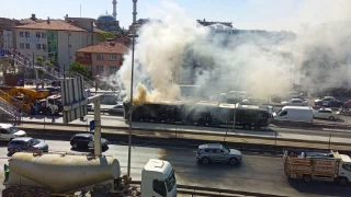 Beşyol durağında metrobüs yangını
