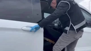 Çekicinin üzerindeki araçtan 480 adet tabanca çıktı