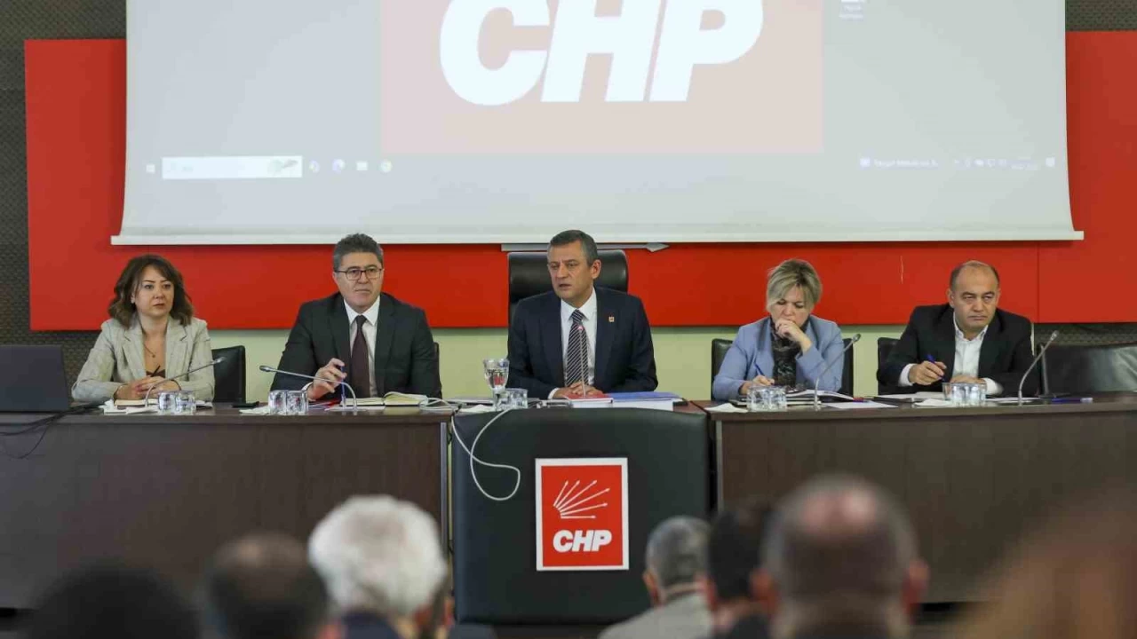 CHP Parti Meclisi'nde n seim iin MYK'ya yetki verildi