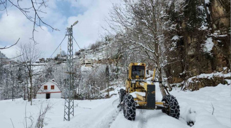 Dou Karadeniz'de 567 ky ve mahalle yolu kapand