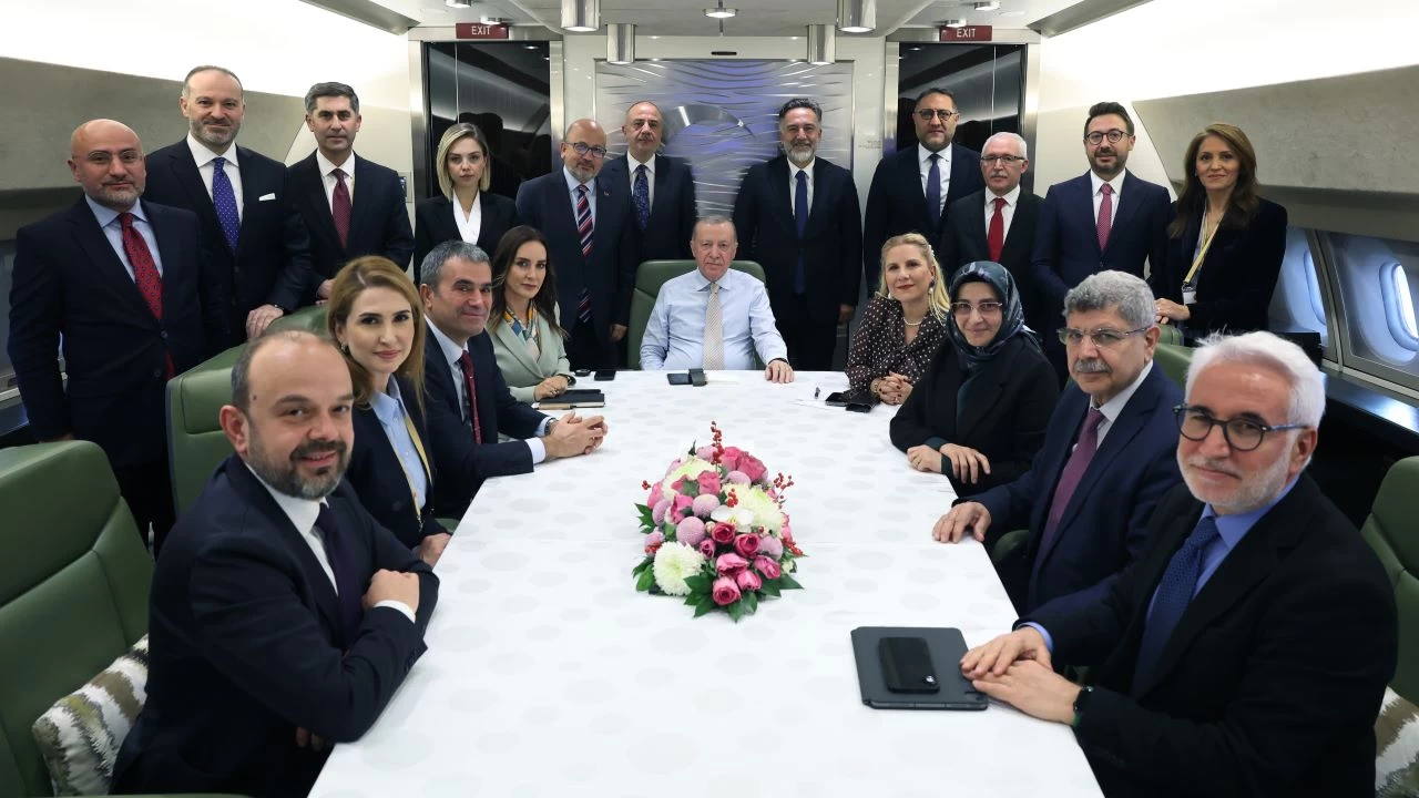 Erdoğan, G20 Zirvesi dönüşü uçakta gazetecilerin sorularını yanıtladı
