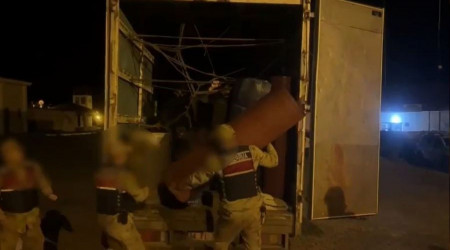 'Ev eşyası var' denildi, 60 göçmen çıktı