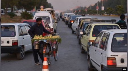 Fakir ülkeler araba çöplüğüne dönüyor