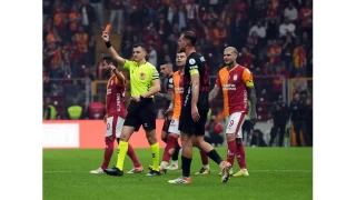 Galatasaray'da Roland Sallai kırmızı kart gördü