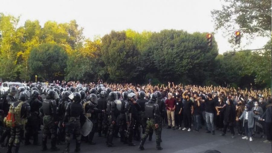 İran'da hem halka hem de güvenlik güçlerine ateş açıldı: 5 ölü, 10 yaralı
