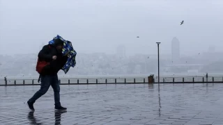stanbul'da saanak ve frtna etkili oldu