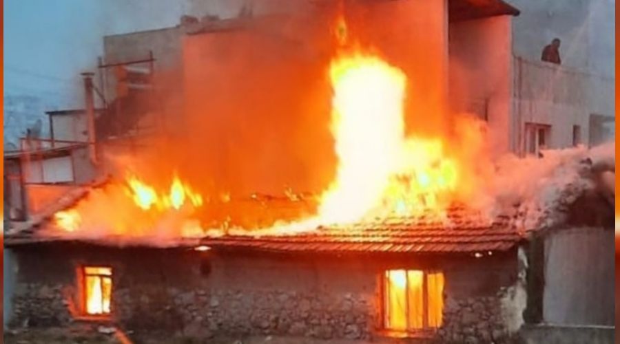 İzmir'de korkutan ev yangını