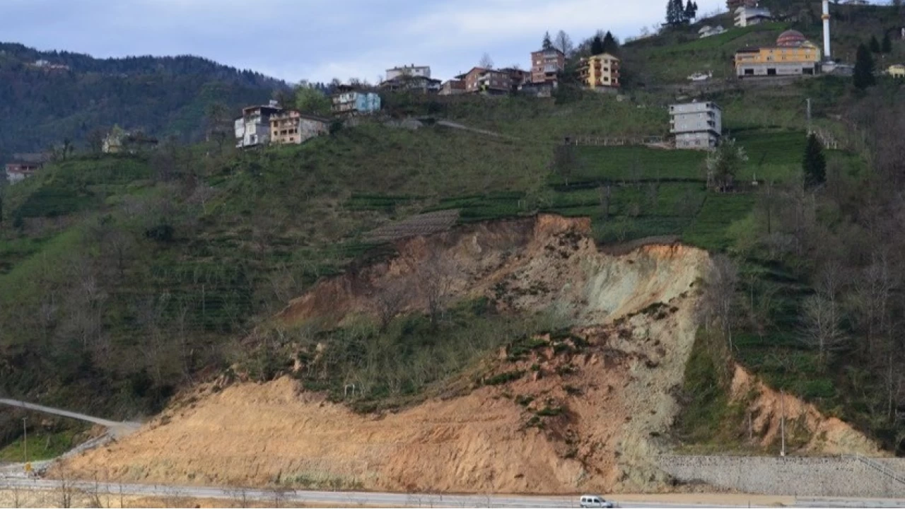 Karadeniz'e heyelan uyars