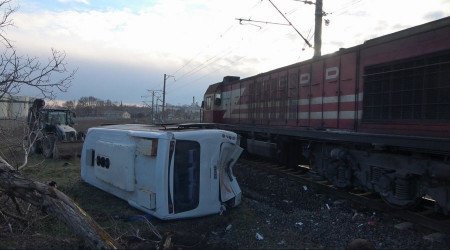 Kırklareli'nde trenle işçi servisi çarpıştı: 27 yaralı