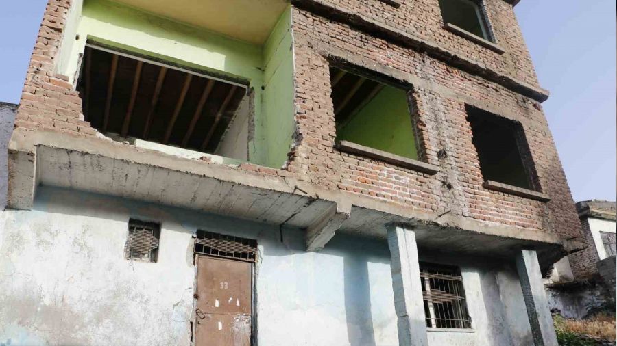 Madde bağımlıları metruk yapıları mesken edindi