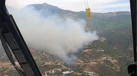 Mersin'deki orman yangını sürüyor