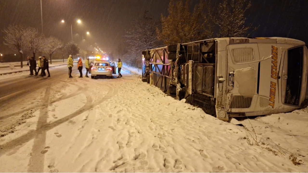 Nevehir'de yolcu otobs devrildi: 5 yaral