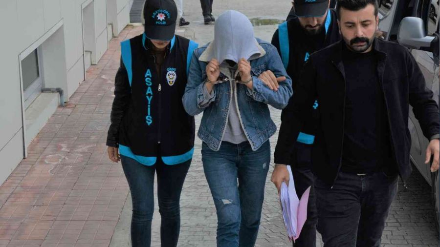 Ölen bebeği 23 gün çatıda saklamış, sonrasında tarlaya gömmüş