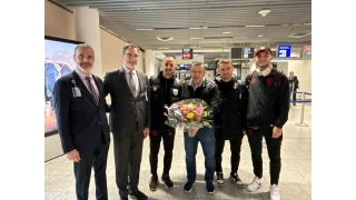 Samsunspor, Almanya'da çiçeklerle karşılandı