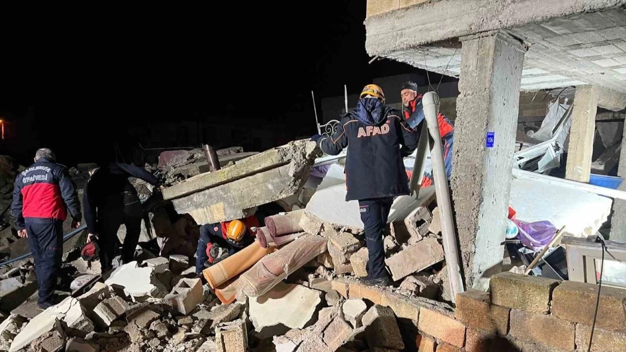 Şanlıurfa'da 2 katlı ev çöktü: 2 ölü, 8 yaralı