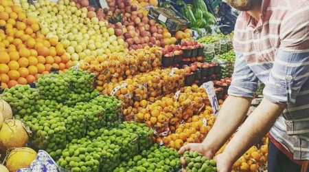 Sezonun ilk kayısı çağlaları pazarlarda yerini aldı