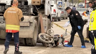 Tır ile motosiklet çarptı: Anne ve 2 aylık bebeği öldü