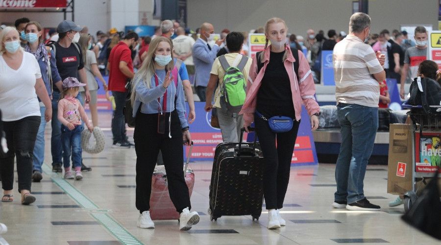 Turizm kenti Antalya'ya Rus turist yağıyor