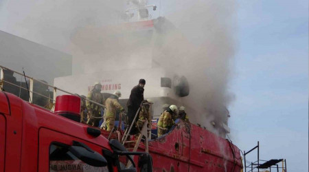 Tuzla'da ya tankerinde yangn kt