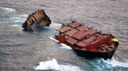 Vietnam'da kargo gemisi battı: 15 kişi kayıp