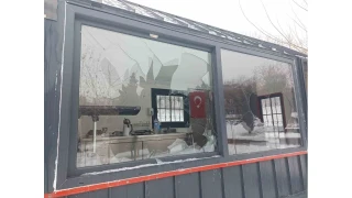 Zabıta bürosuna taşlı saldırı