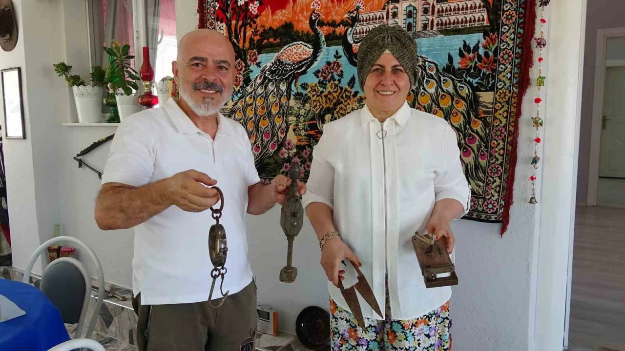 Antika meraklısı ailenin evi müzeyi andırıyor