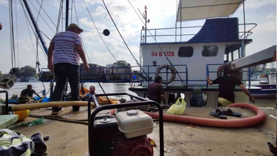 Balıkçı teknesi batma tehlikesi geçirdi