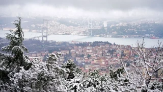 Beklenen kar İstanbul'a düştü
