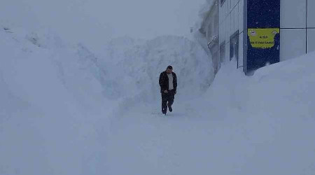 Bitlis'te bu kış 9 metrelik kar yağdı