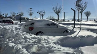 Bolu eksi 16 dereceyle buz kesti: Araçların kapıları dondu