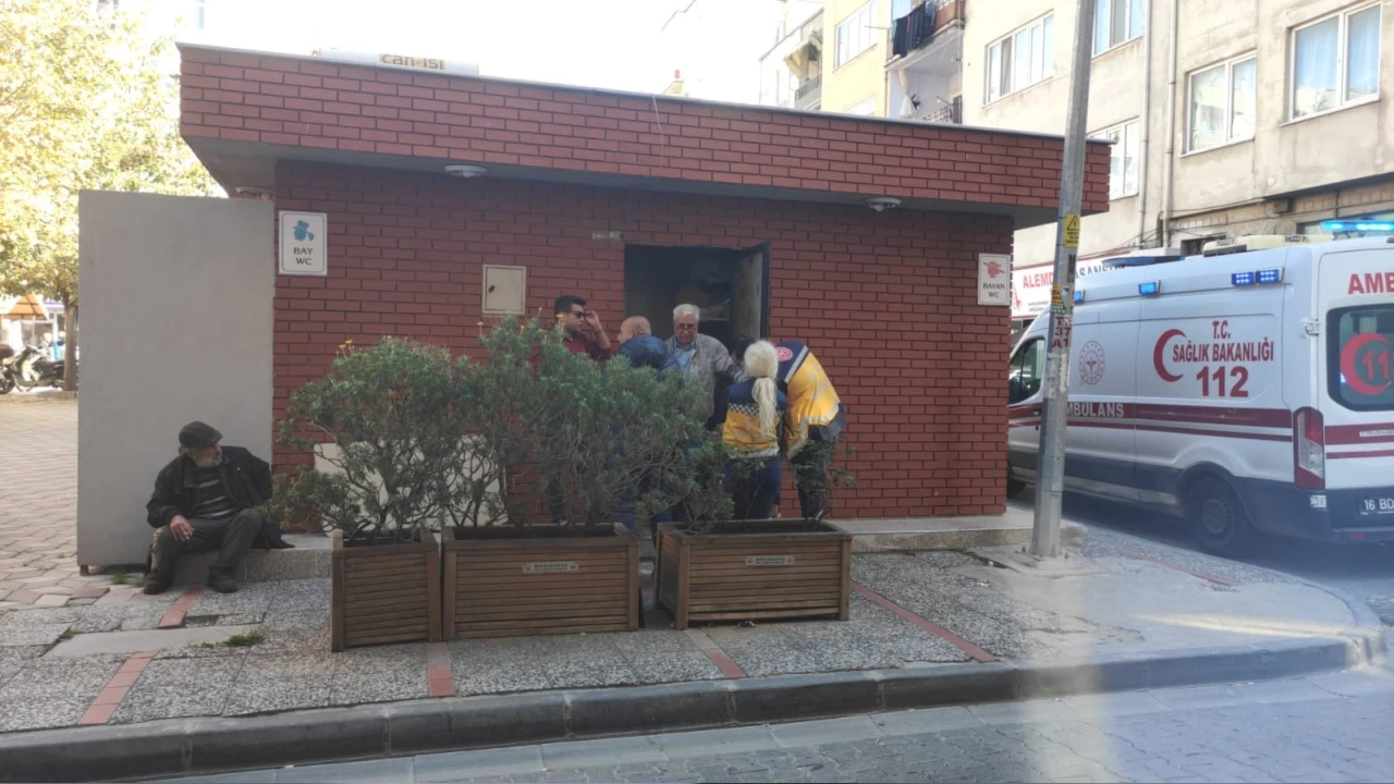 Cami tuvaletinde ölü bulundu