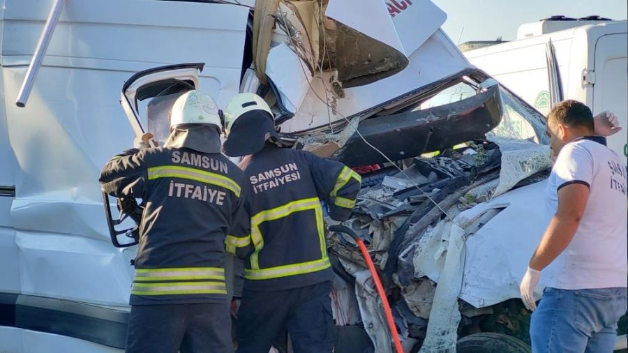 Canlı yayın aracı kaza yaptı: 2 ölü