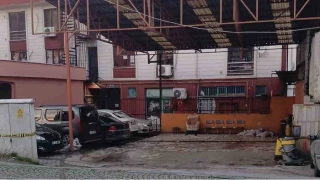 Dükkanının önünde uğradığı silahlı saldırıda yaralandı