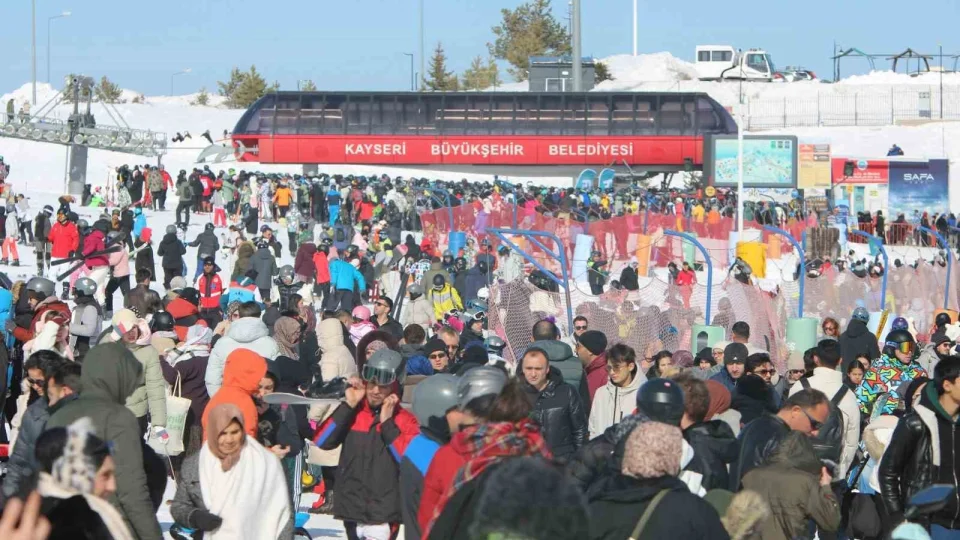 Erciyes'e sömestir bereketi: 1.4 milyon turist ziyaret etti